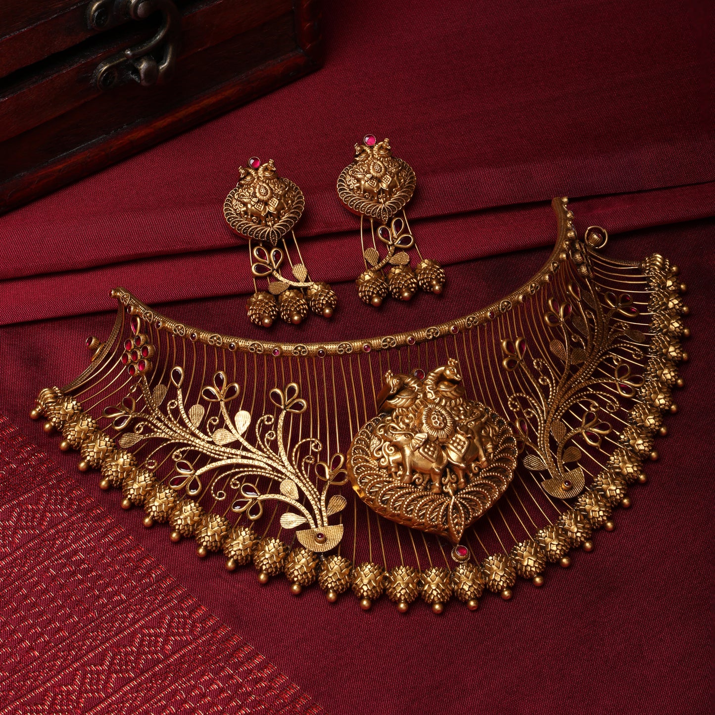 22KT Gold Nakshi Wire Choker Necklace Set