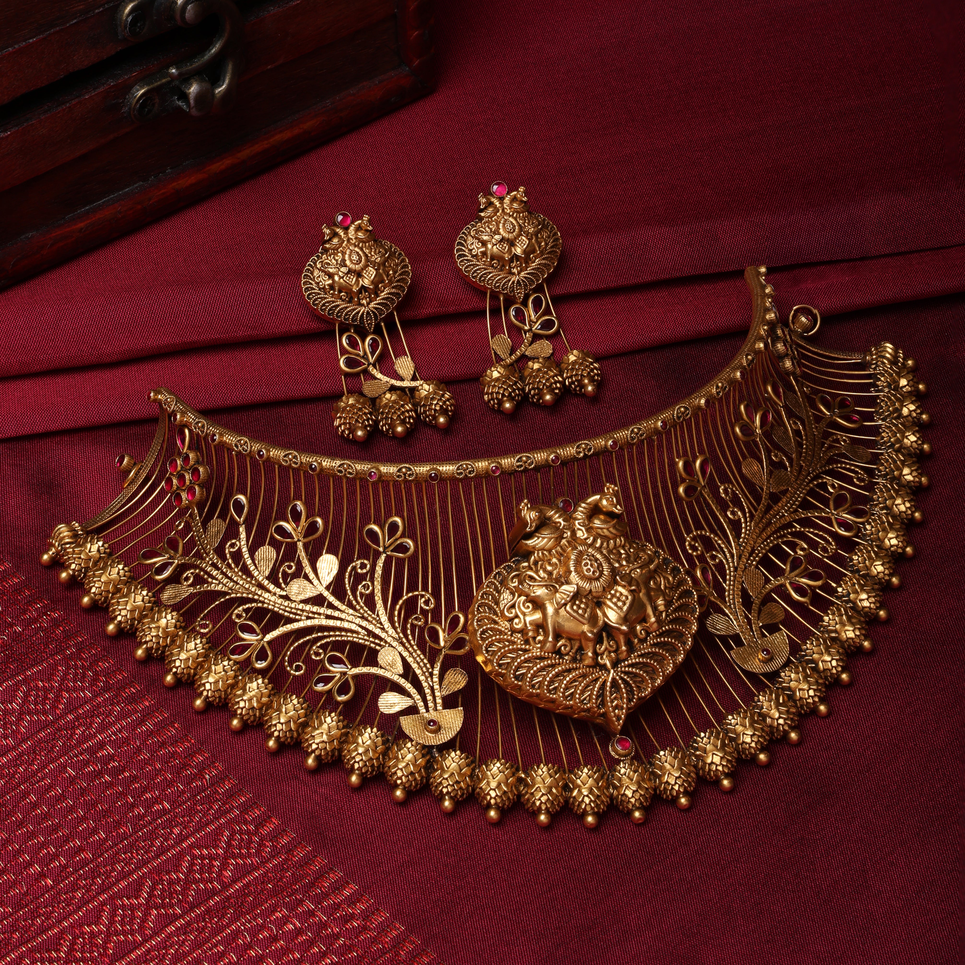 22KT Gold Nakshi Wire Choker Necklace Set