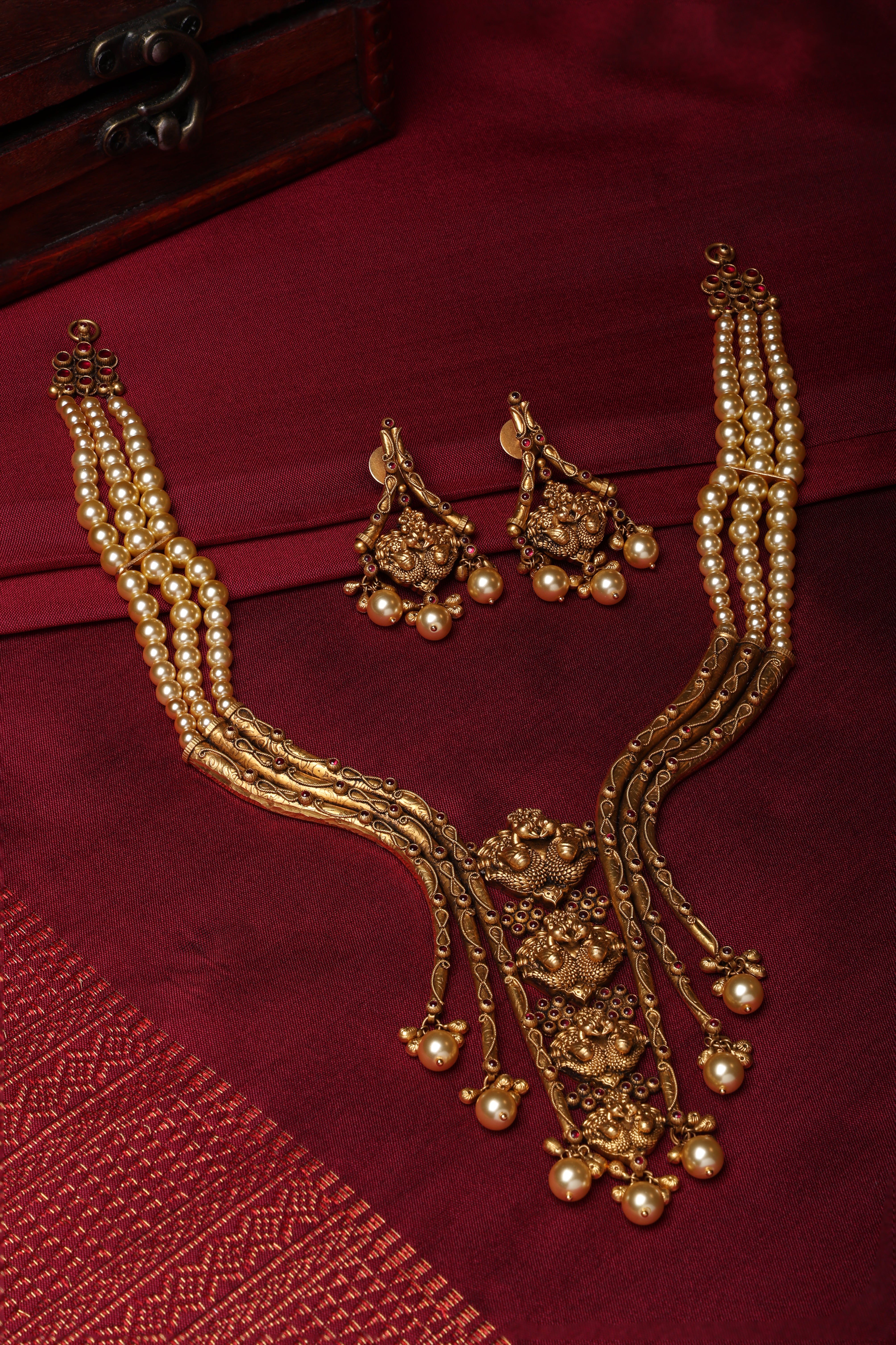 22KT Gold Antique Pearl & Temple Motif Necklace Set