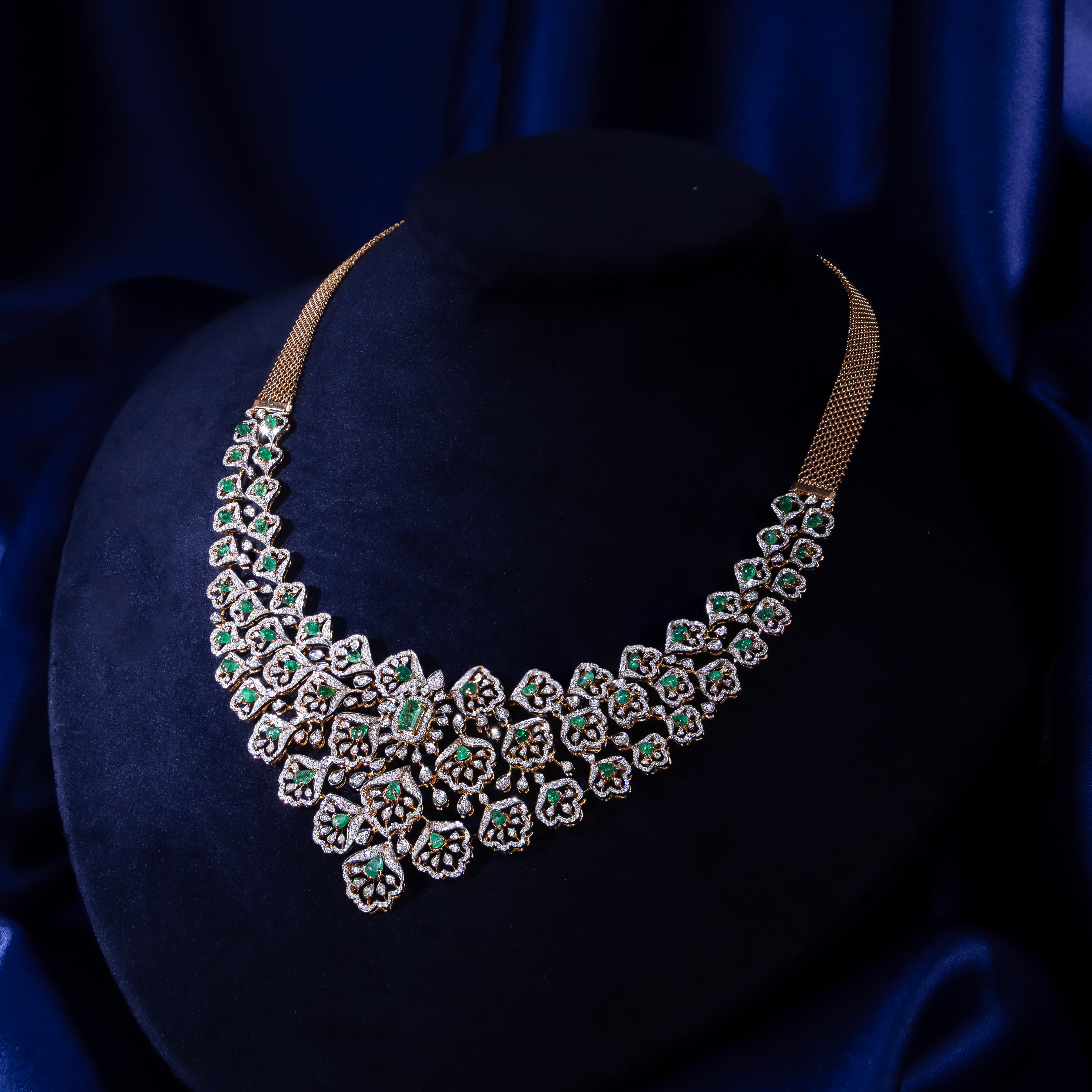 18KT Gold Diamond Emerald Floral Necklace for Women