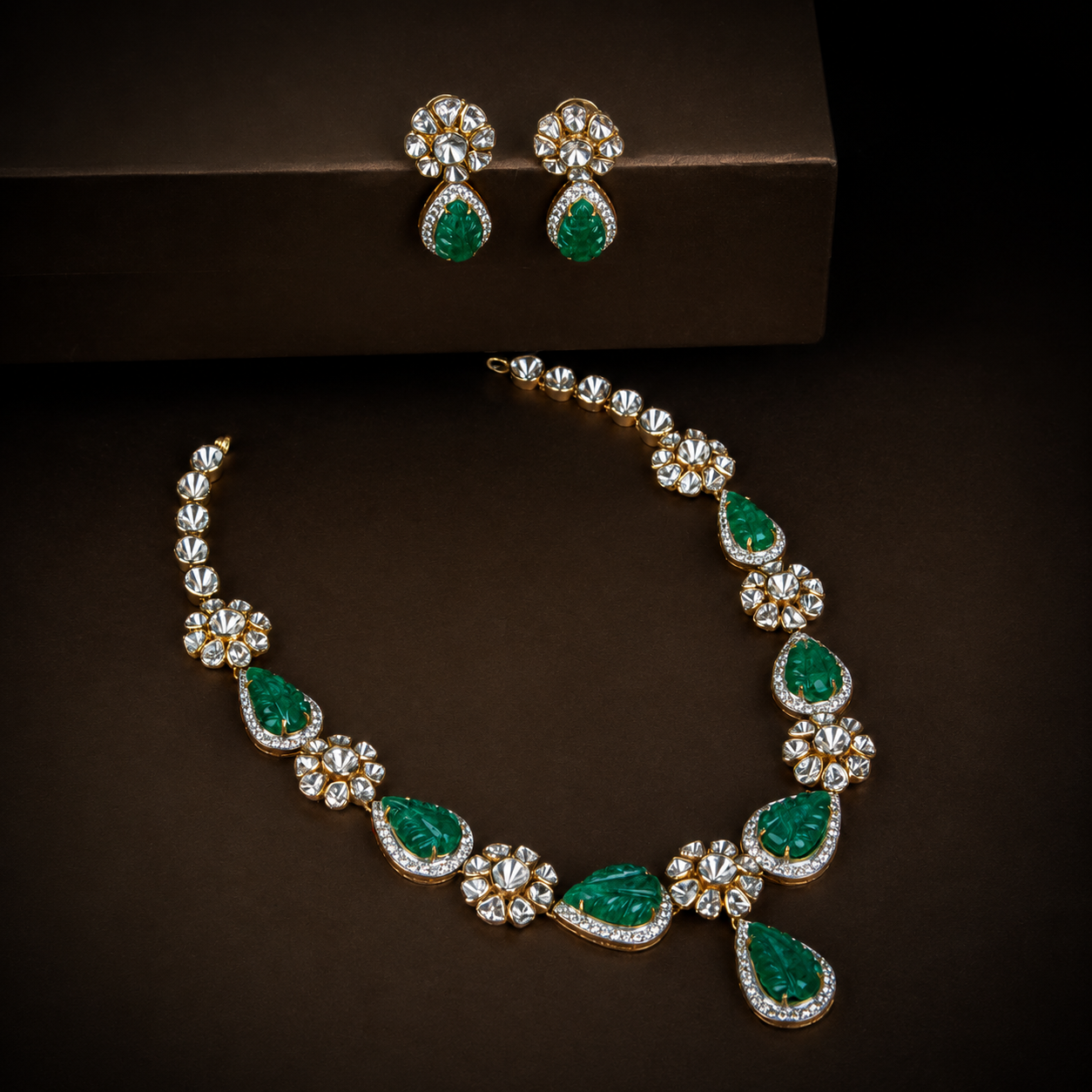18KT Gold Jadau Uncut Diamond Necklace Set with Carved Emerald